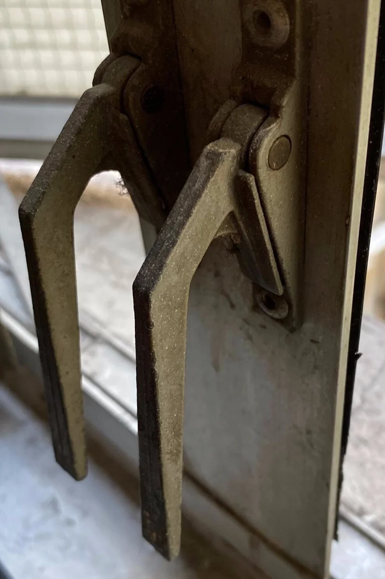 長期沒有維修保養的鋁窗手掣